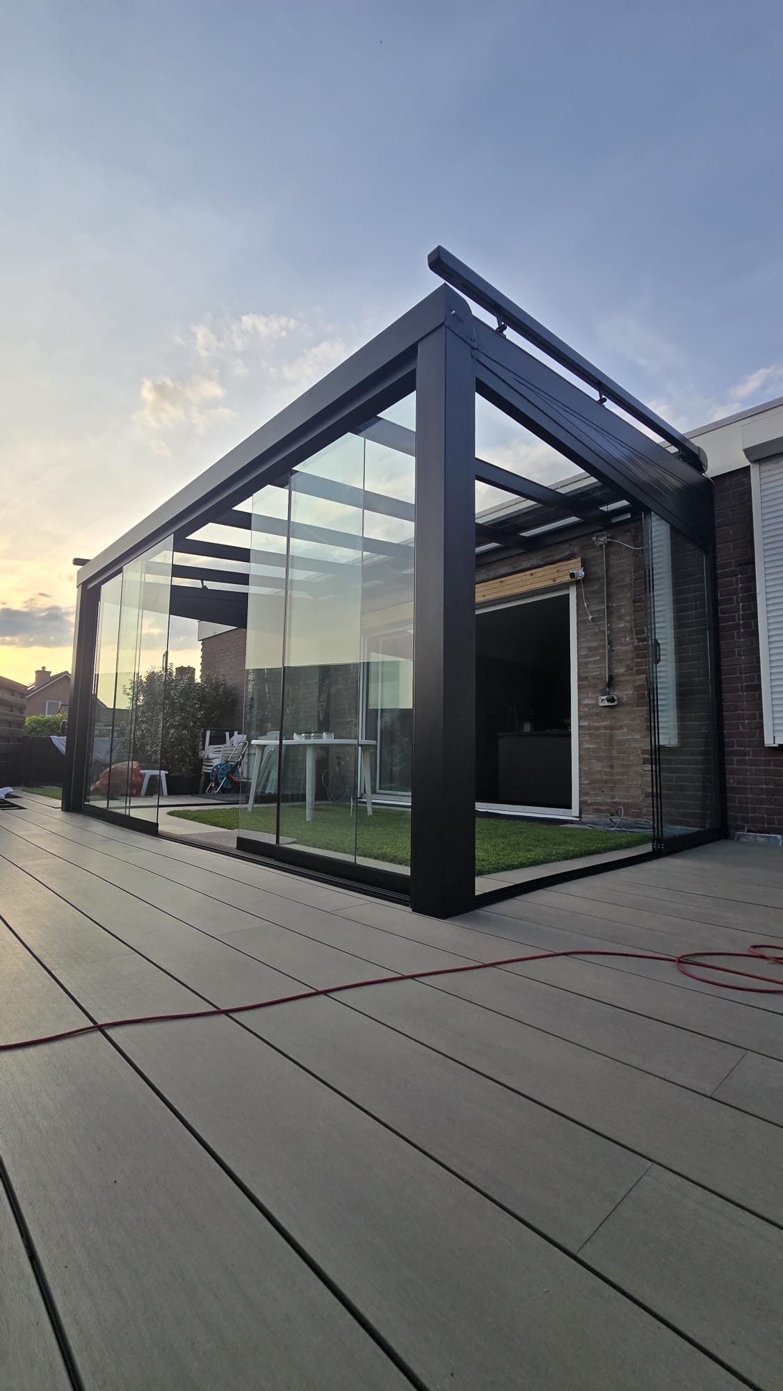 Aluminium tuinkamer met volledig glazen schuifwanden